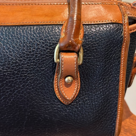 Dooney & Bourke Vintage All Weather leather Matches black or navy /brown trim - Picture 8 of 16